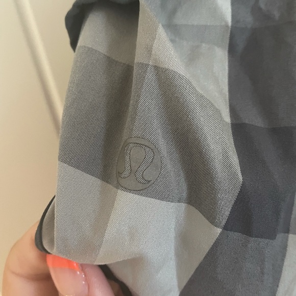 EXTREMELY RARE LULULEMON SHORTS!!! - Picture 3 of 3